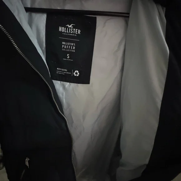 Hollister Black and Gray Puffer Jacket - Picture 4 of 4